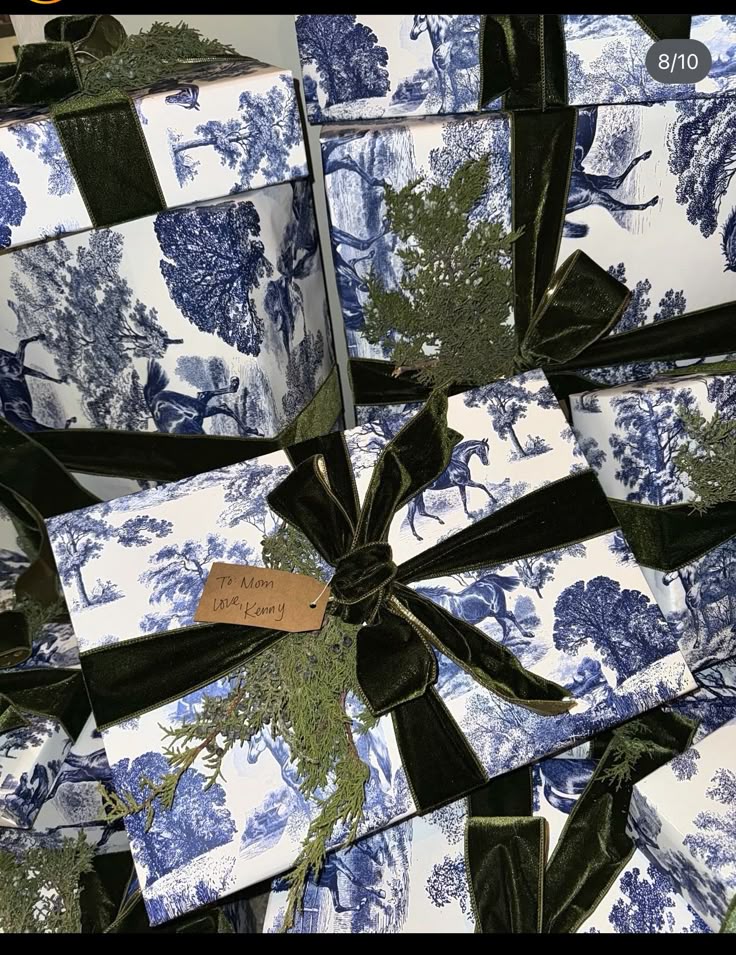 Noël in Toile Luxury Gift Wrapping Paper for Christmas