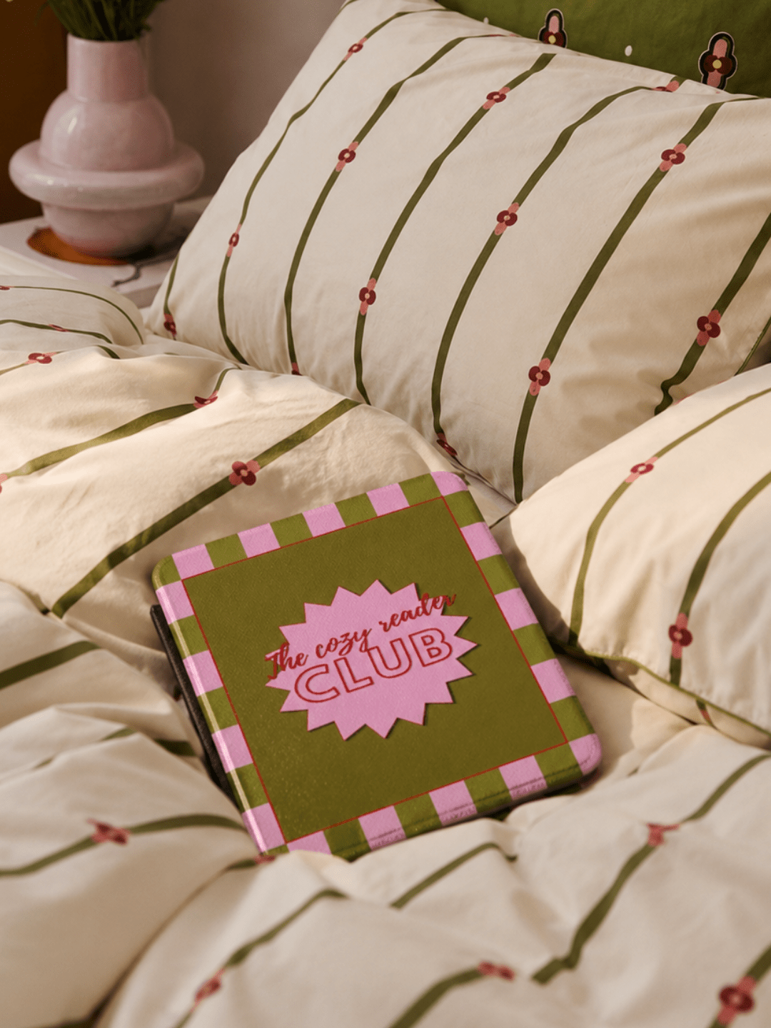 The Reading Club Kindle Case - SmartHomeGoodies
